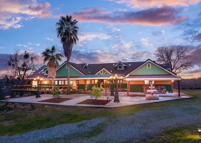 Yosemite Gateway Sleeps 18 - Coarsegold Villa Near Bass Lake