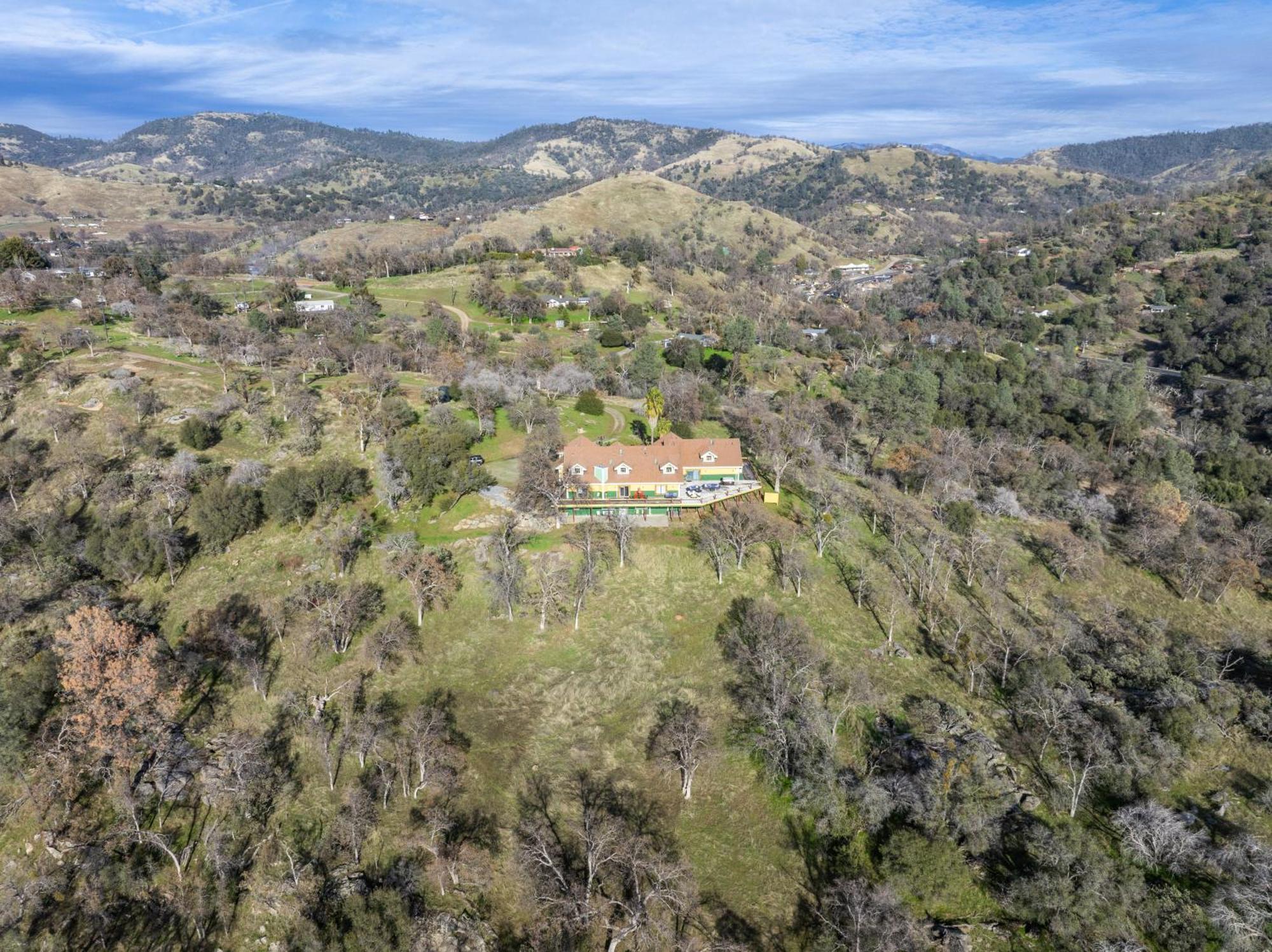 Villa Yosemite Gateway Sleeps 18 - Near Bass Coarsegold