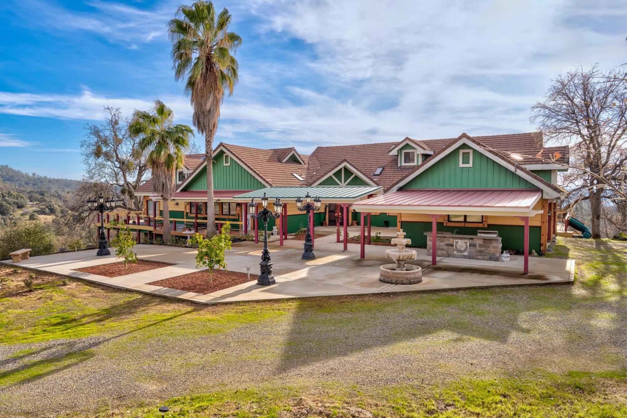 Villa Yosemite Gateway Sleeps 18 - Near Bass
