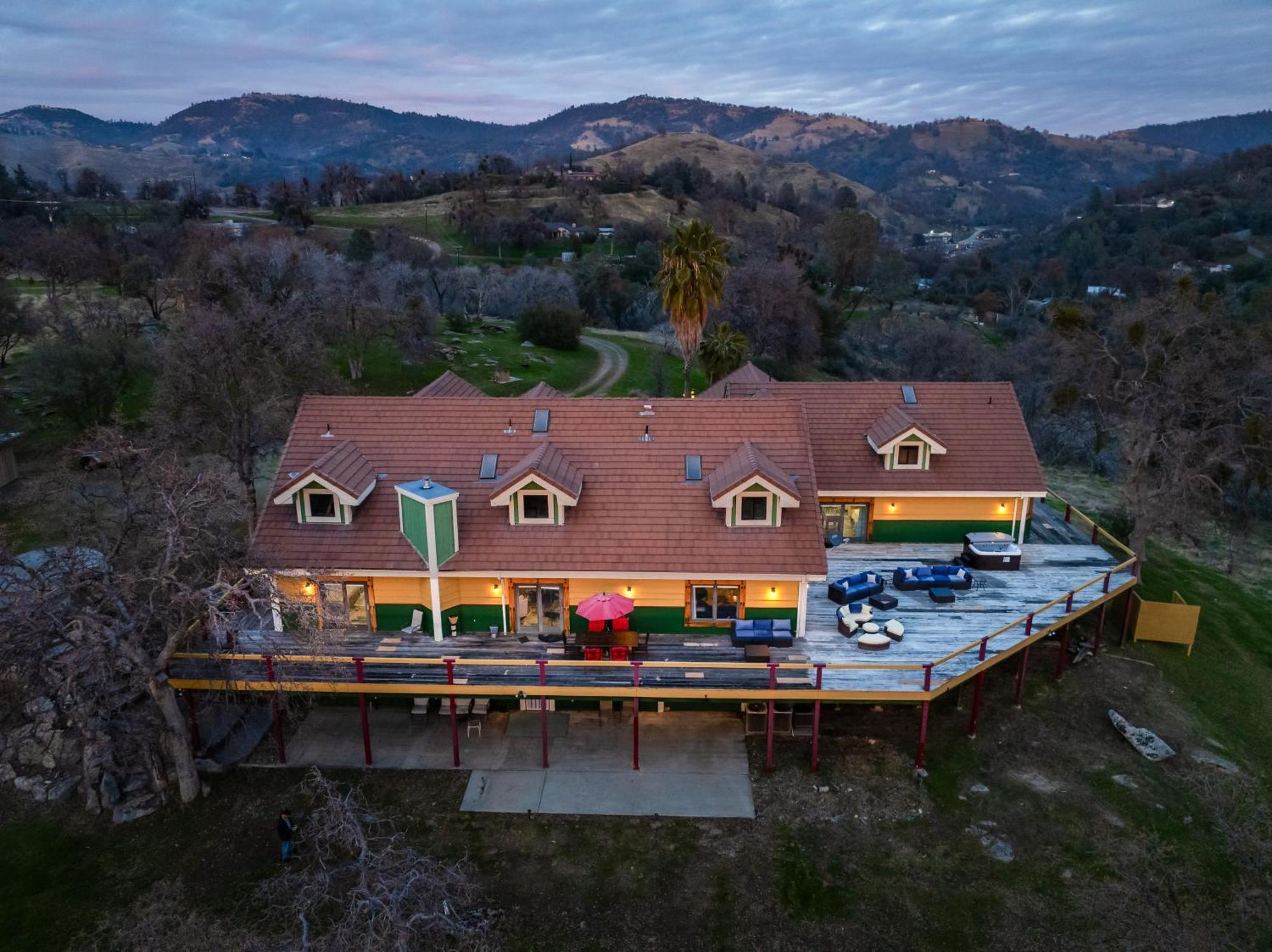Villa Yosemite Gateway Sleeps 18 - Near Bass Coarsegold