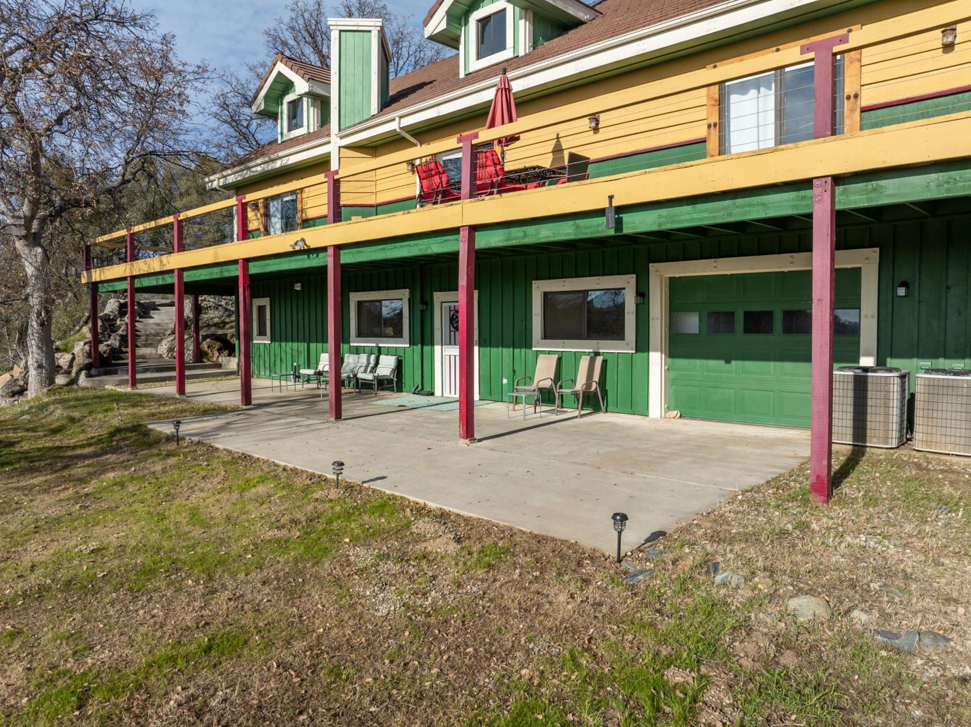 Villa Yosemite Gateway Sleeps 18 - Near Bass