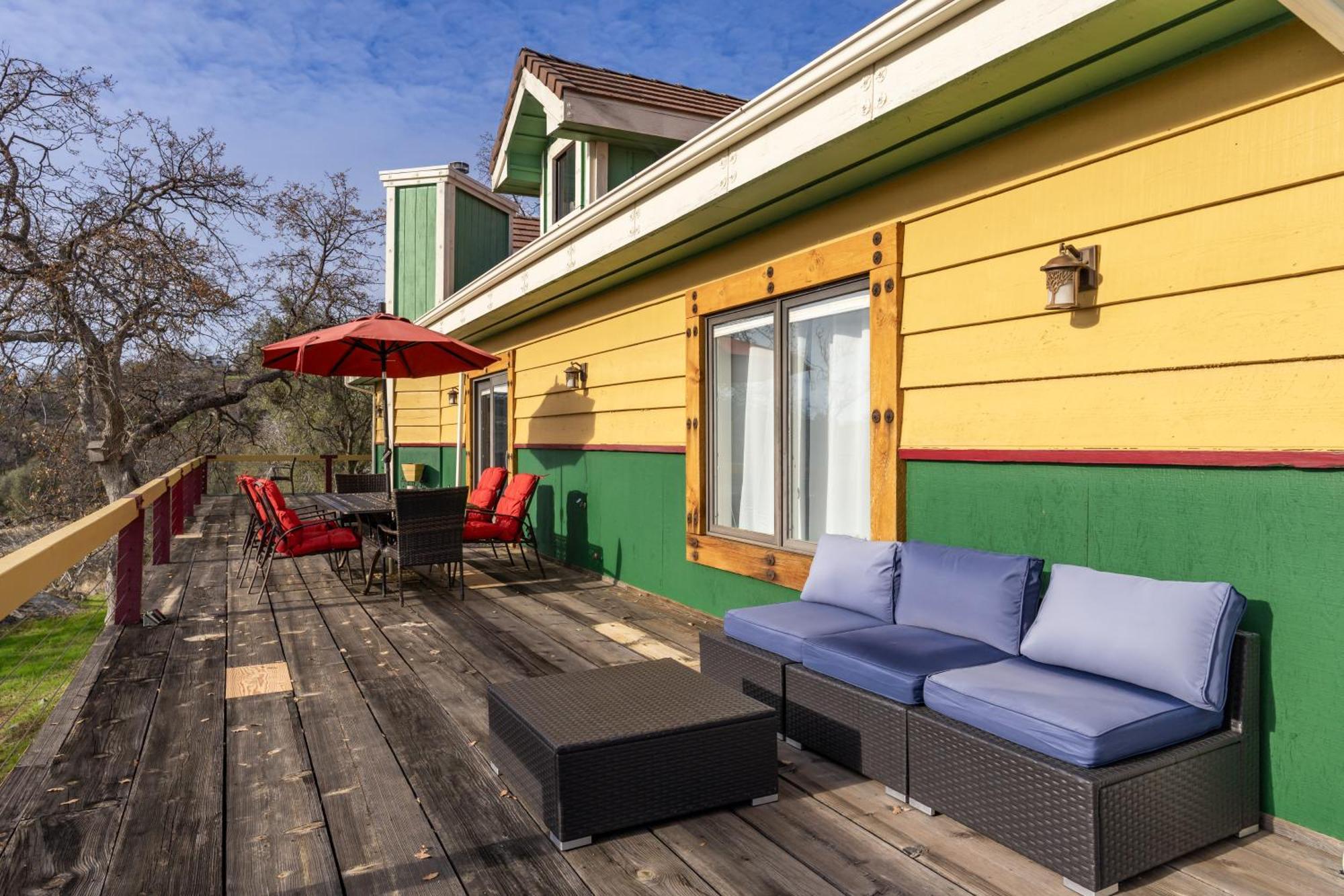 Villa Yosemite Gateway Sleeps 18 - Near Bass