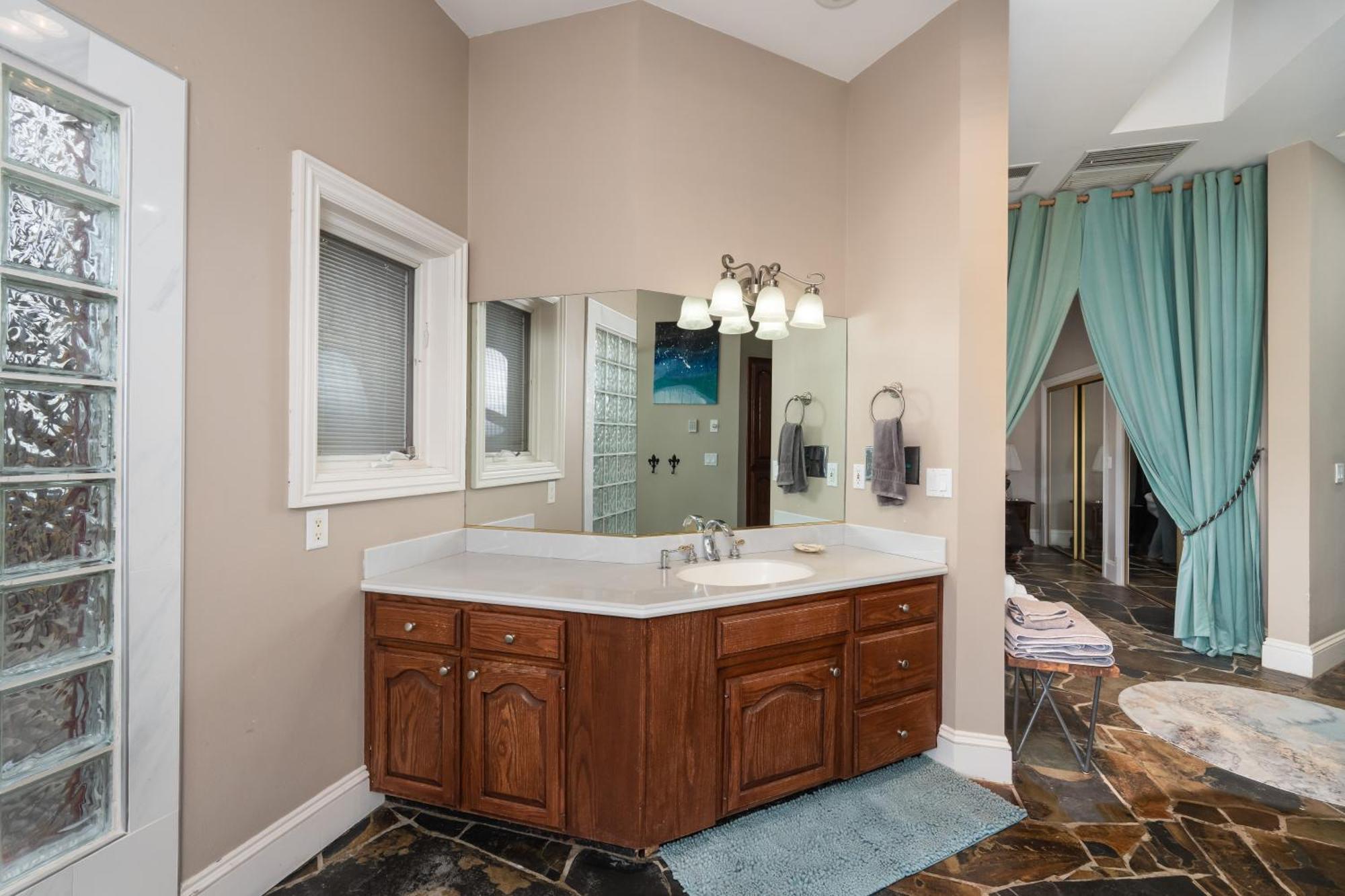 Villa Yosemite Gateway Sleeps 18 - Near Bass *