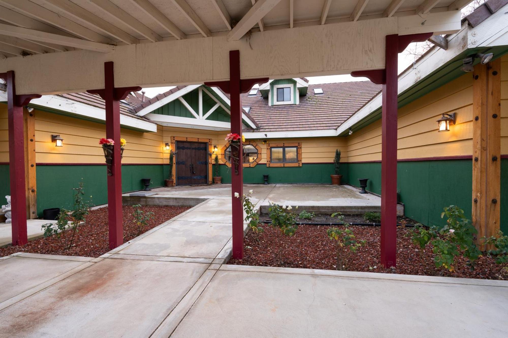 Yosemite Gateway Sleeps 18 - Near Bass Villa
