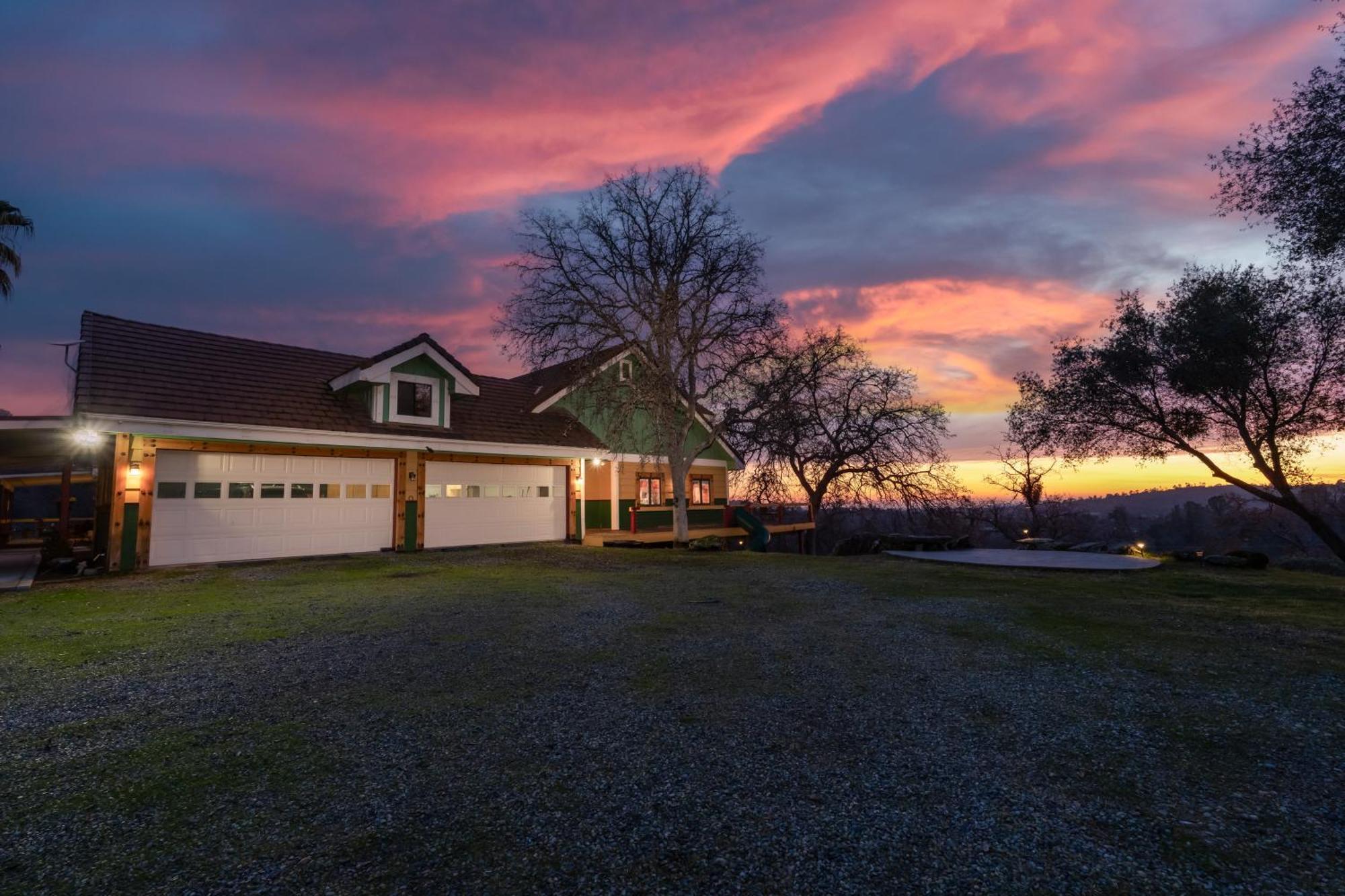 Villa Yosemite Gateway Sleeps 18 - Near Bass Coarsegold