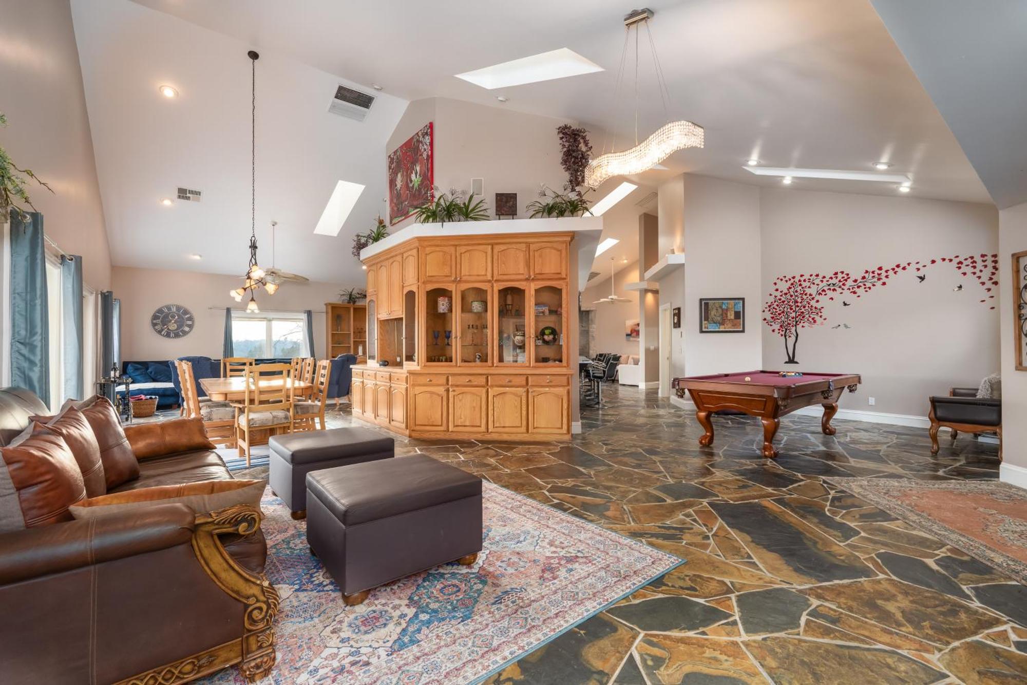 Villa Yosemite Gateway Sleeps 18 - Near Bass Coarsegold