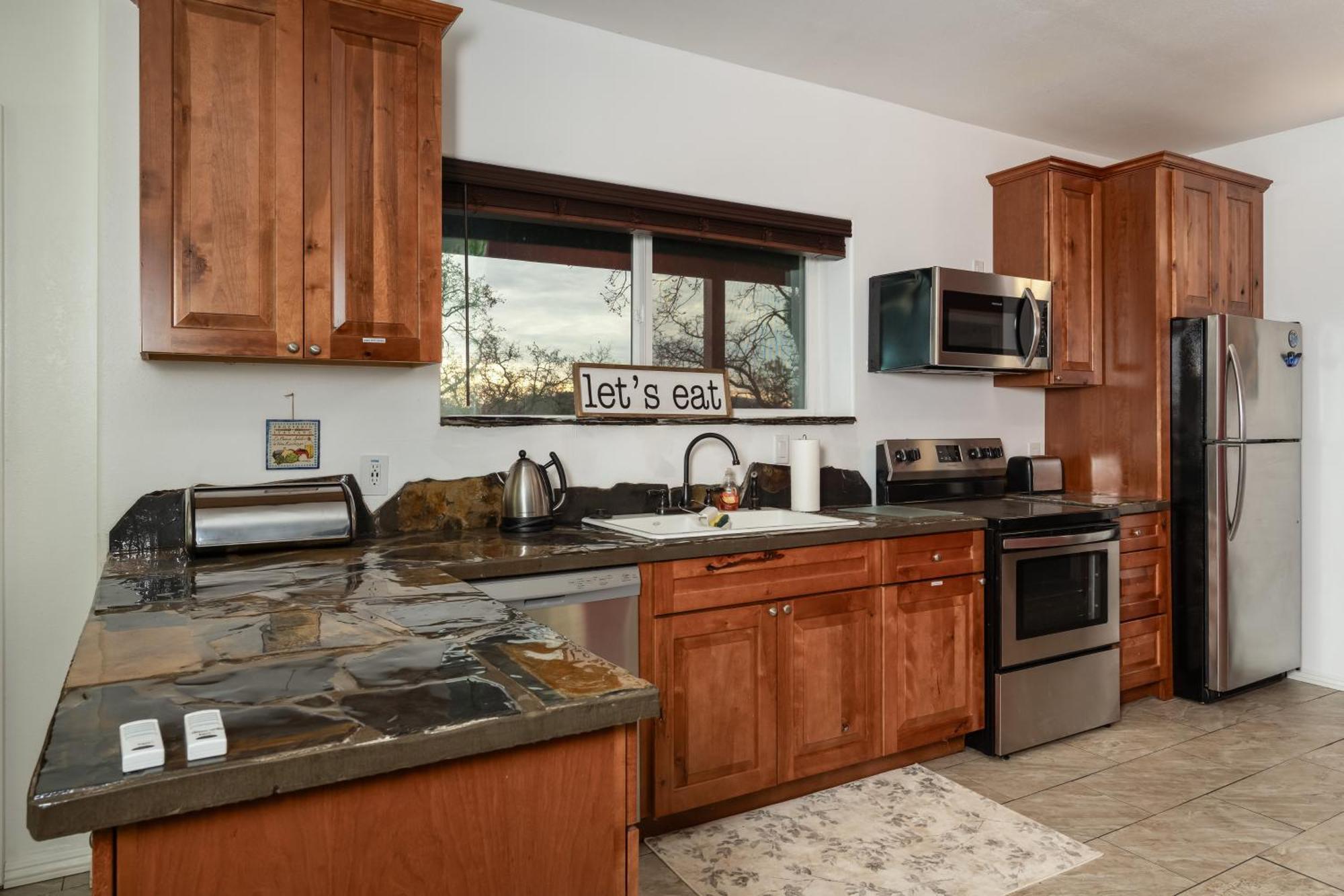 Yosemite Gateway Sleeps 18 - Near Bass Villa