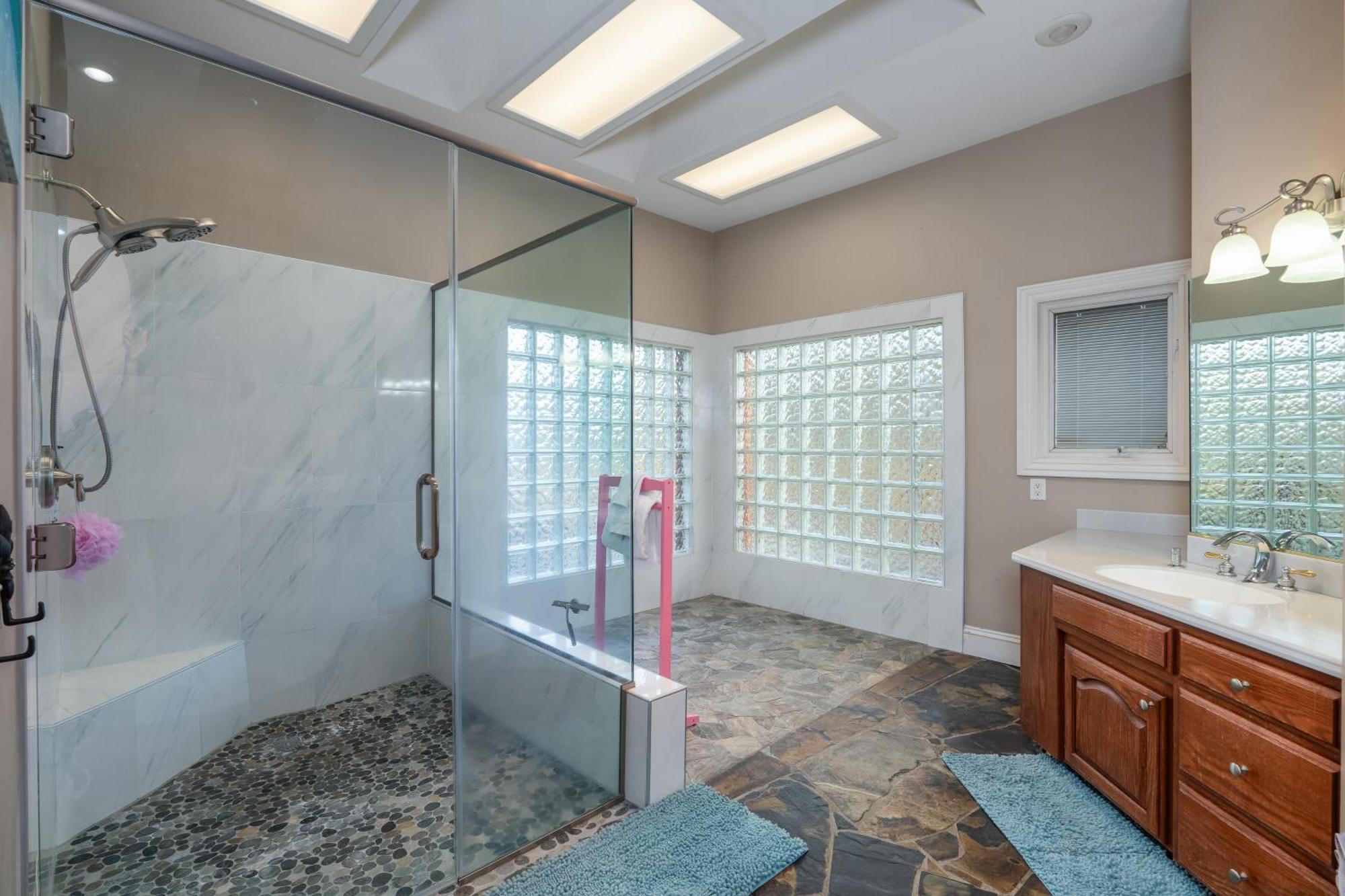 Villa Yosemite Gateway Sleeps 18 - Near Bass *