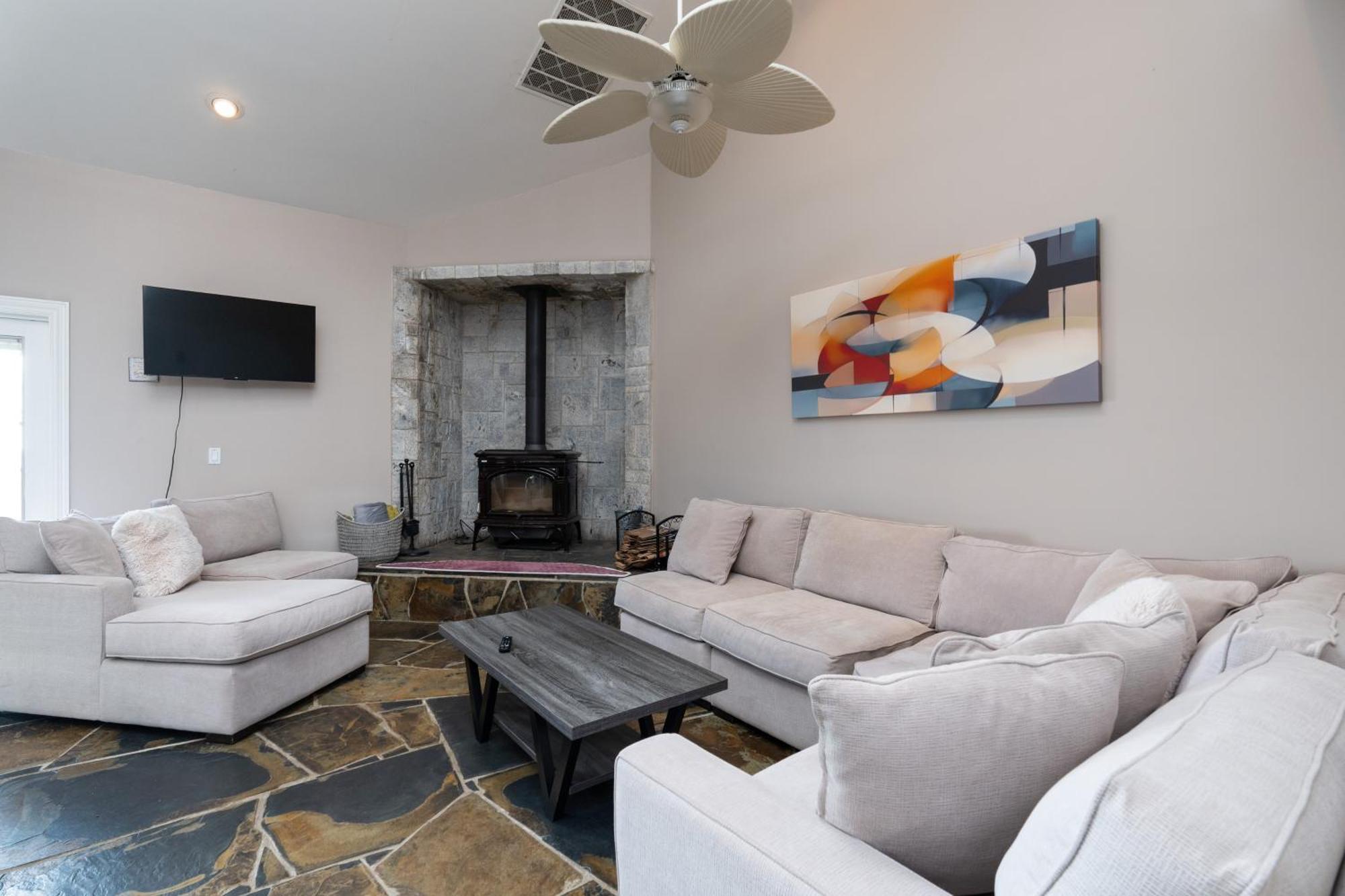 Villa Yosemite Gateway Sleeps 18 - Near Bass *