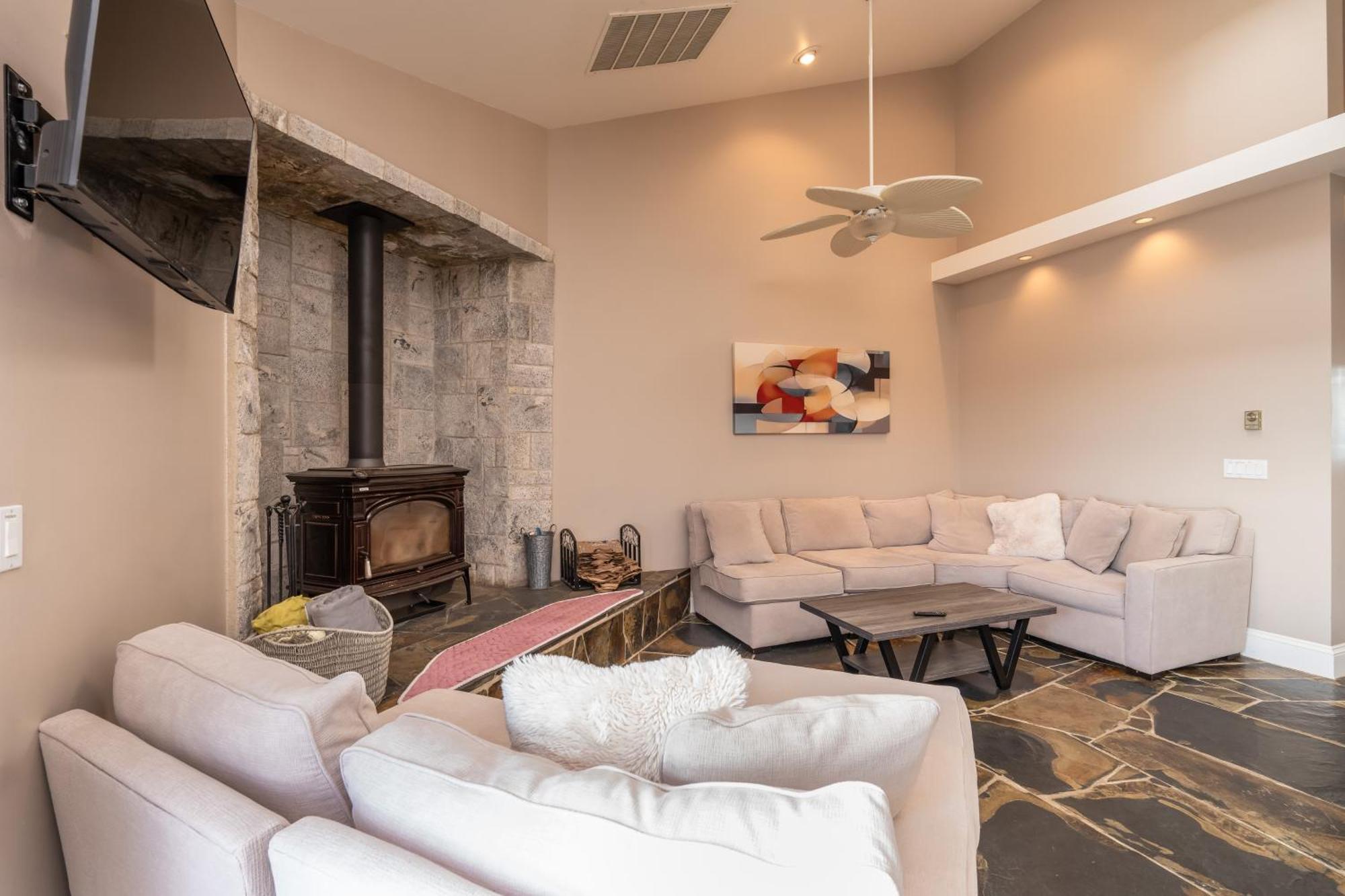 Yosemite Gateway Sleeps 18 - Near Bass Villa Coarsegold